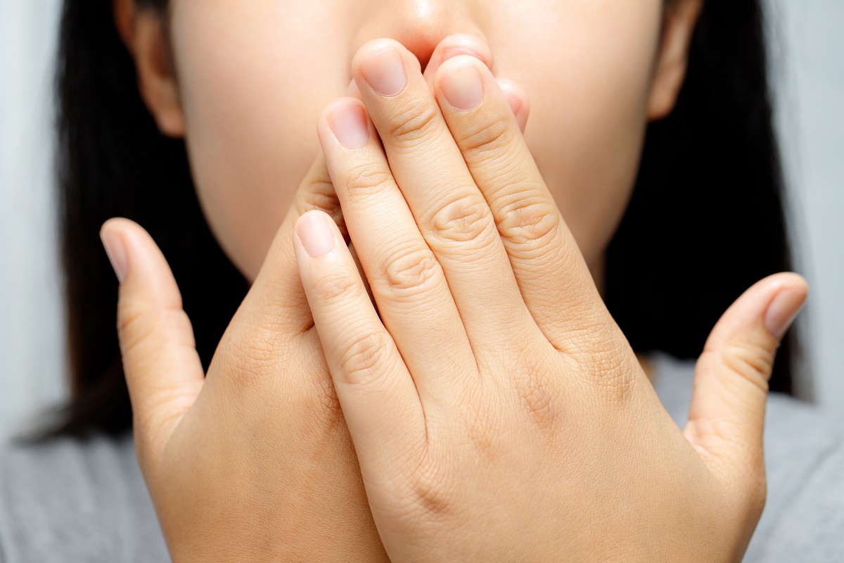 woman-has-oral-problems-she-has-bad-breath-1.jpg